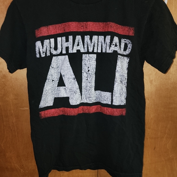 Muhammad Ali T - Picture 2 of 3